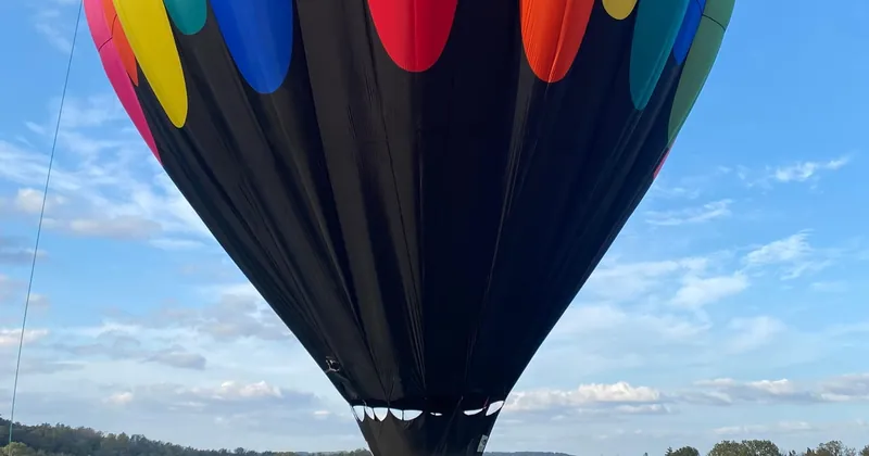 Dordogne: Hot Air Balloon Flight in the Valley of the Ch&acirc;teaux