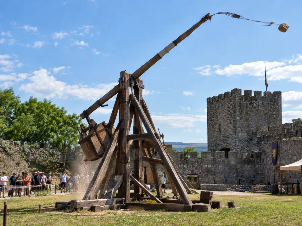 The trebuchet used for the firing demonstration at the Château de Castelnaud